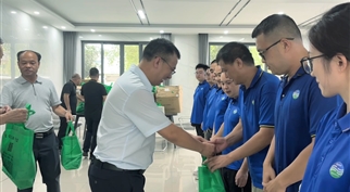 致敬坚守者·清凉送一线——隆投集团 开展2025年“夏季送清凉”活动